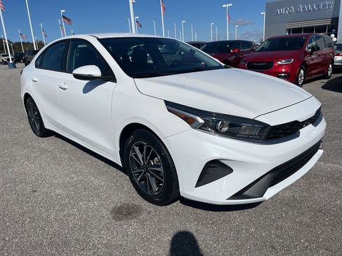 Used 2023 Kia Forte LXS w/ LXS Technology Package image 3