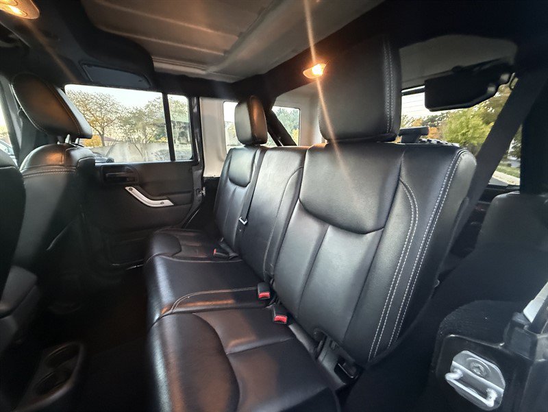 Used 2017 Jeep Wrangler Unlimited Rubicon AWD/4WD image 11