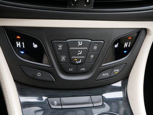 Used 2018 Buick Envision Premium image 23