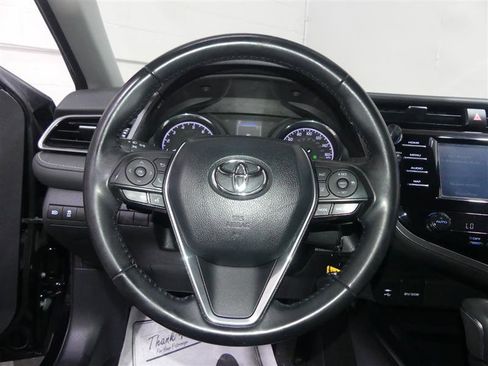 Used 2019 Toyota Camry SE image 29