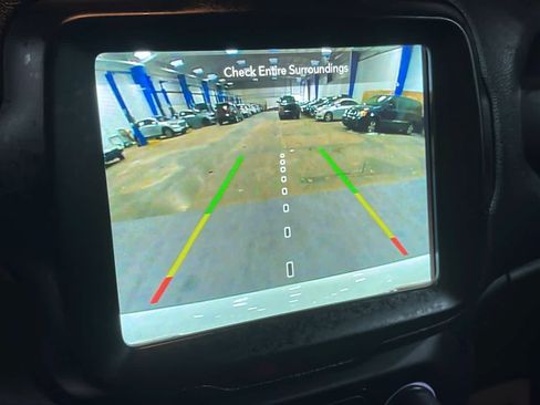 Used 2021 Jeep Renegade Trailhawk AWD/4WD image 16