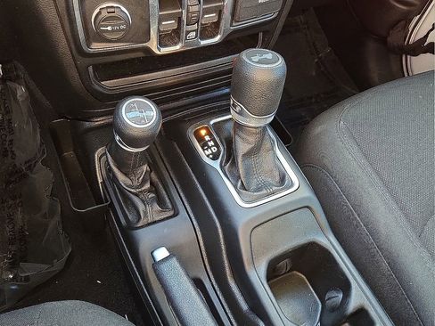 Used 2021 Jeep Wrangler Unlimited Sport image 23