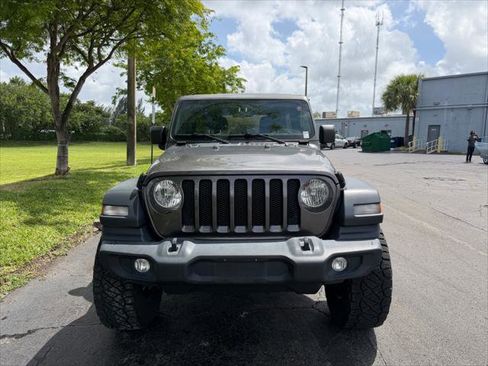 Used 2018 Jeep Wrangler Unlimited Sport S AWD/4WD image 9
