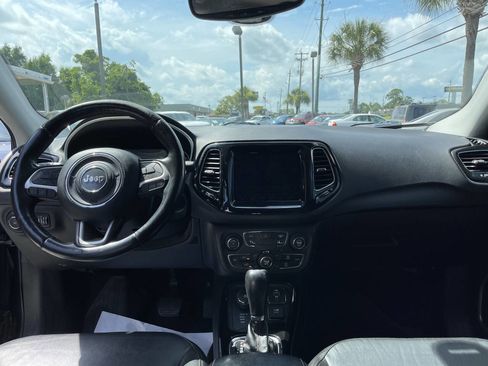Used 2018 Jeep Compass Limited w/ Navigation Group AWD/4WD image 10