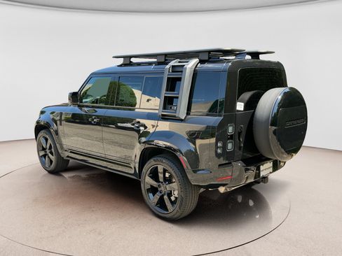 New 2026 Land Rover Defender 110 X-Dynamic SE AWD/4WD image 3