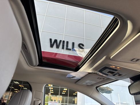Used 2024 Toyota Sienna XLE FWD image 16