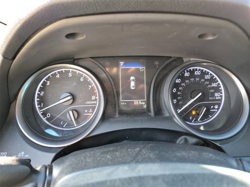 Used 2022 Toyota Camry SE image 19