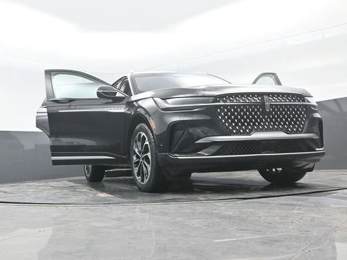 Used 2024 Lincoln Nautilus Reserve image 25