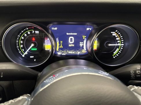 Used 2023 Jeep Wrangler Unlimited Sahara w/ Cold Weather Group image 18