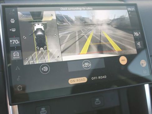 Used 2025 Land Rover Discovery Sport S image 21