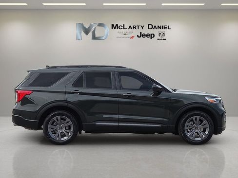 Used 2022 Ford Explorer XLT w/ Equipment Group 202A AWD/4WD image 6