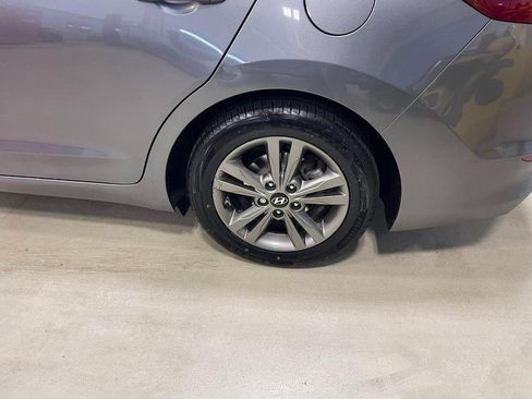 Used 2018 Hyundai Elantra SEL FWD image 5