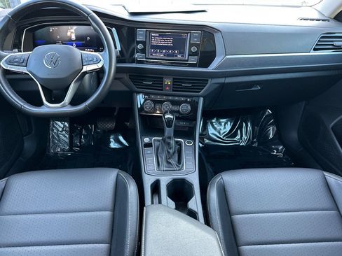 Used 2024 Volkswagen Jetta SE w/ Panoramic Sunroof Package image 15