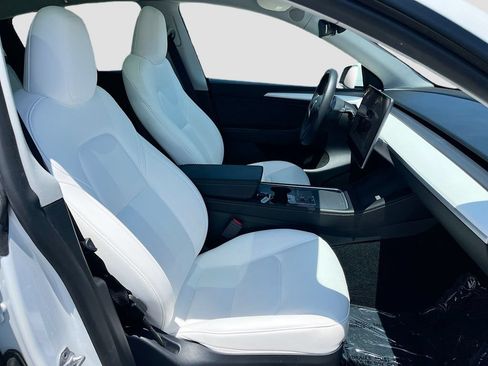 Used 2024 Tesla Model Y Long Range AWD/4WD image 28