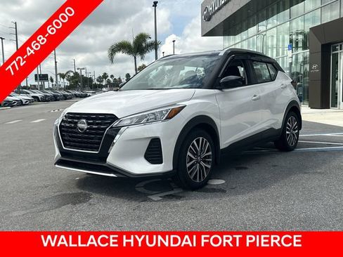 Used 2021 Nissan Kicks SV FWD image 2