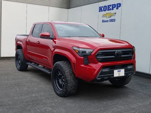 Used 2024 Toyota Tacoma SR5 AWD/4WD image 7