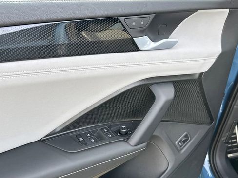 New 2026 Volkswagen Tiguan SE R-Line image 9