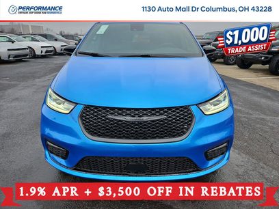 New 2026 Chrysler Pacifica Select w/ S Appearance Package