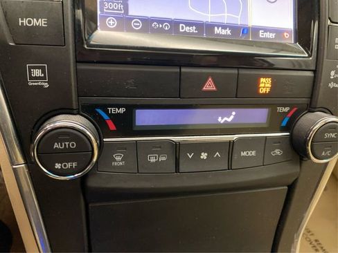 Used 2015 Toyota Camry XSE image 32