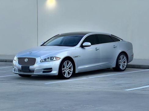 Used 2011 Jaguar XJ L RWD image 3