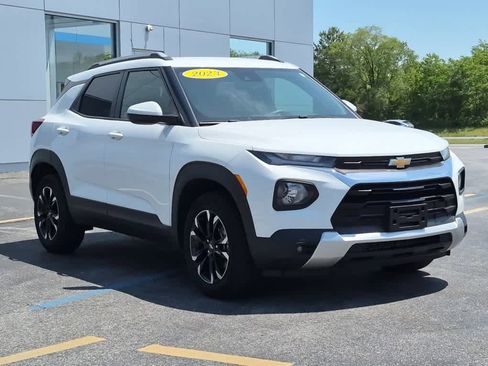 Used 2023 Chevrolet TrailBlazer LT AWD/4WD image 2