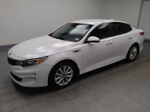 Used 2018 Kia Optima LX w/ 17" Alloy Wheels Package FWD image 2