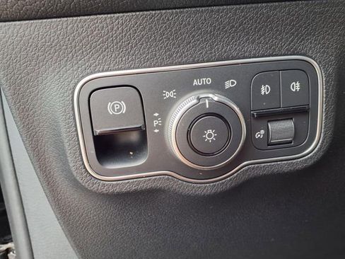 Used 2024 Mercedes-Benz GLB 250 4MATIC image 25