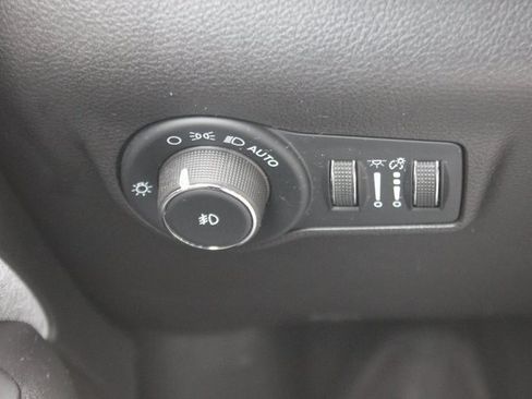 Used 2022 Jeep Compass Latitude w/ Sun and Sound Group image 16