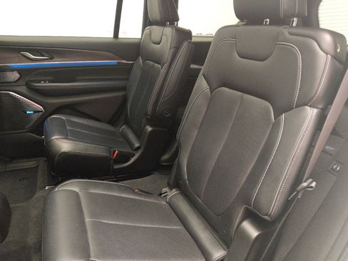 Used 2022 Jeep Grand Cherokee L Overland AWD/4WD image 18