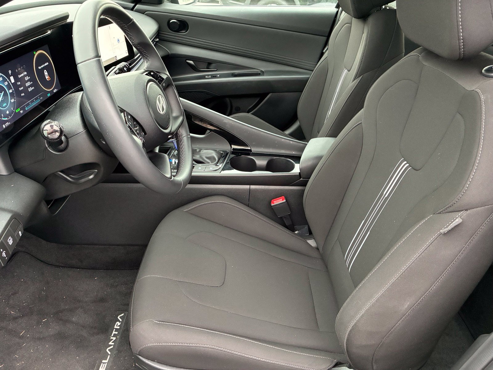 Used 2025 Hyundai Elantra SEL FWD image 14