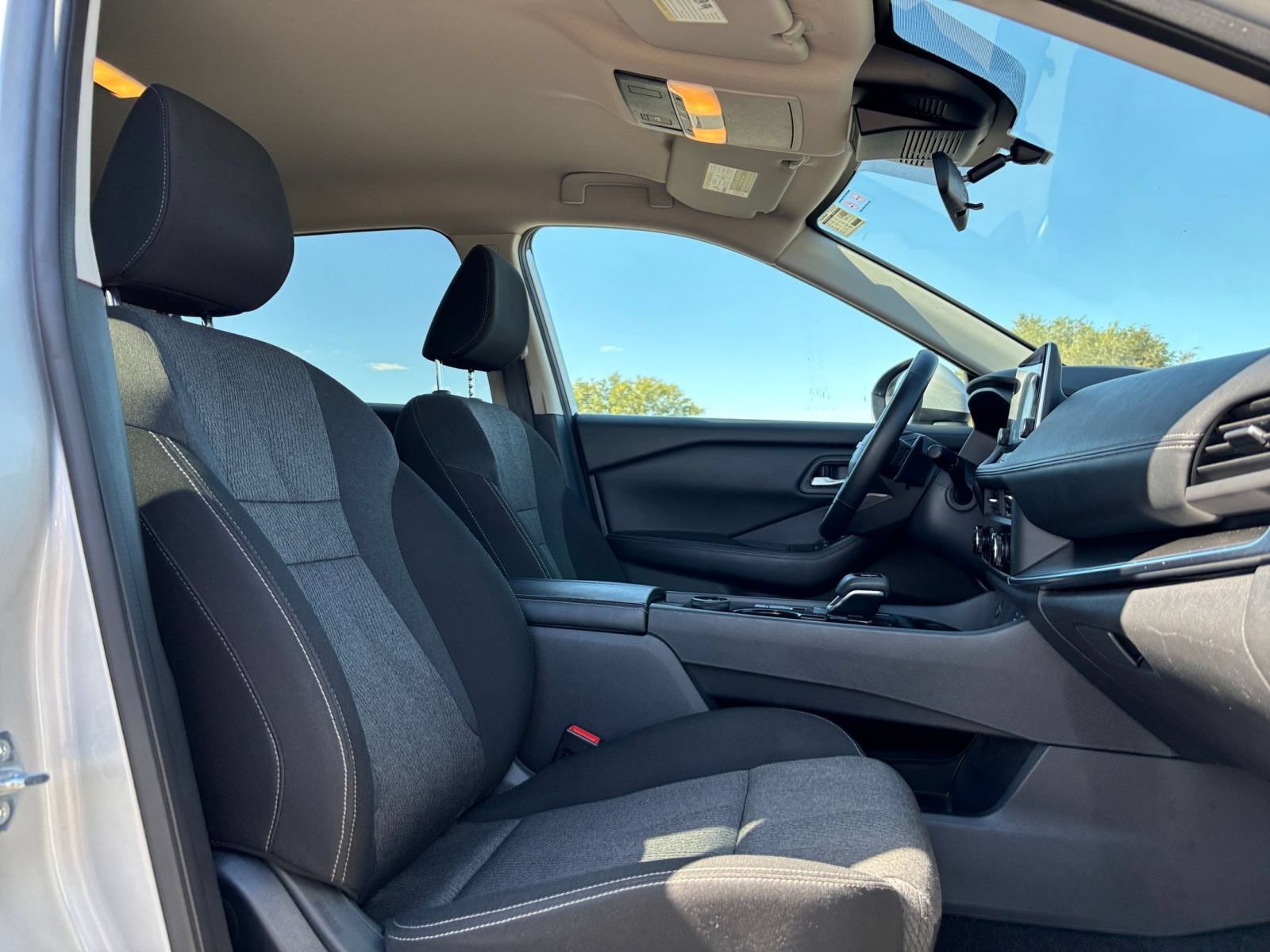 Used 2025 Nissan Rogue SV AWD/4WD image 37