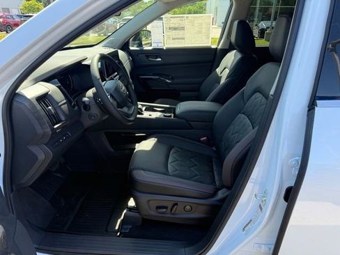 New 2026 Nissan Pathfinder Platinum AWD/4WD image 12