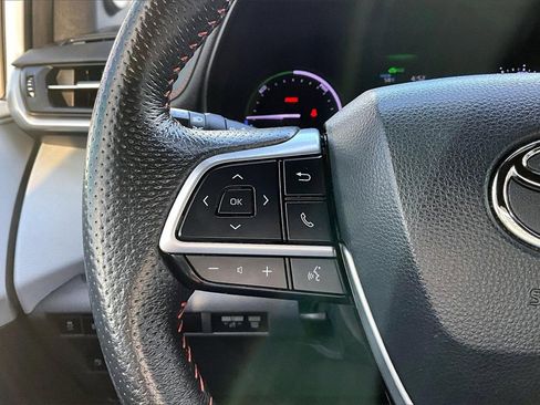 Used 2021 Toyota Sienna XSE image 11