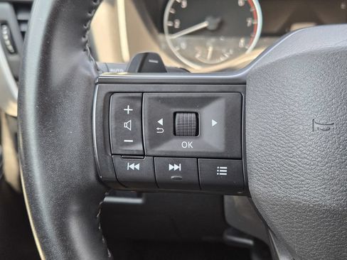 Used 2025 Nissan Rogue SV FWD image 27