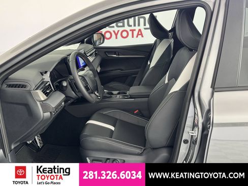 New 2026 Toyota Camry SE FWD image 5