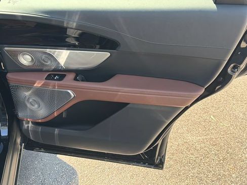 New 2026 Lincoln Nautilus Reserve AWD/4WD image 17