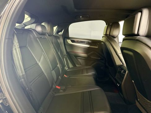 Certified 2024 Porsche Cayenne Coupe AWD/4WD image 19