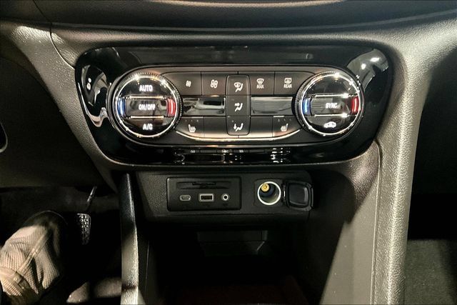Used 2020 Buick Encore GX Essence w/ Experience Buick Package FWD image 14