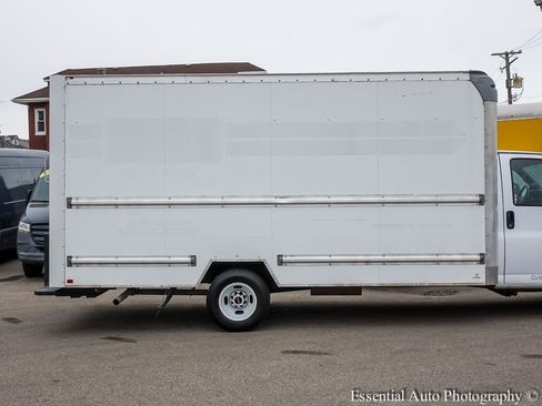 Used 2019 GMC Savana 3500 Extended w/ Driver Convenience Package image 9