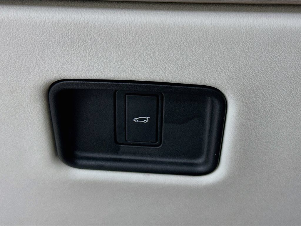 Used 2023 Land Rover Range Rover SE AWD/4WD image 11