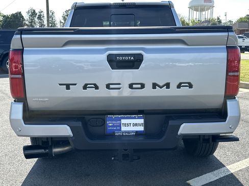 Used 2025 Toyota Tacoma TRD Sport w/ TRD Sport Upgrade Package image 7