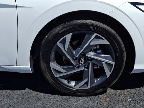 Certified 2025 Hyundai Elantra Sport FWD image 8
