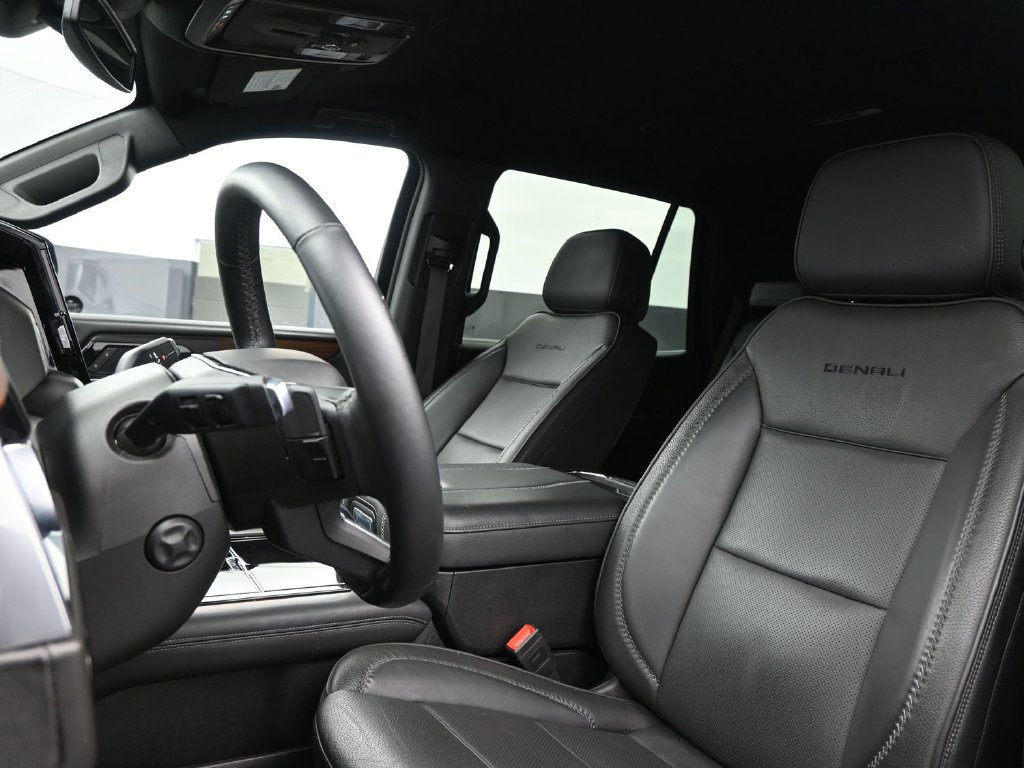 Used 2025 GMC Yukon Denali AWD/4WD image 18