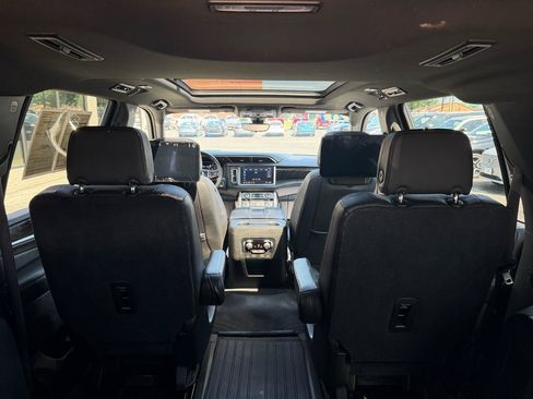 Used 2021 GMC Yukon XL Denali w/ Denali Premium Package AWD/4WD image 21