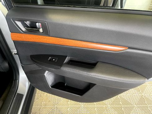 Used 2014 Subaru Outback 2.5i Limited image 16