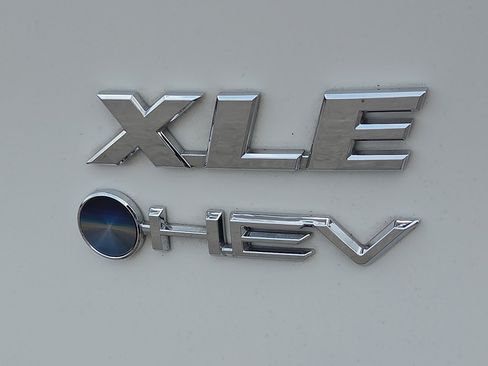 Used 2025 Toyota RAV4 XLE w/ Convenience Package AWD/4WD image 8