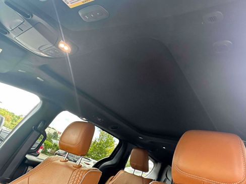 Used 2023 Chrysler Pacifica Pinnacle FWD image 18