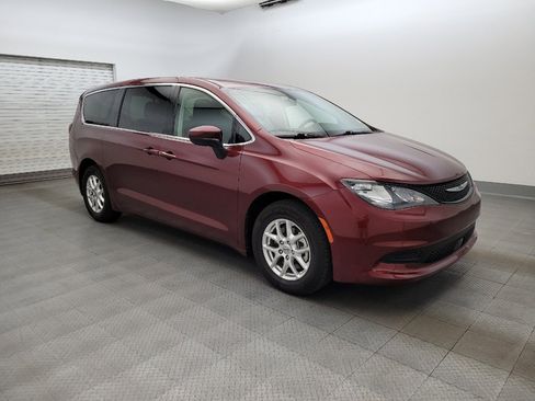 Used 2022 Chrysler Voyager LX FWD image 11
