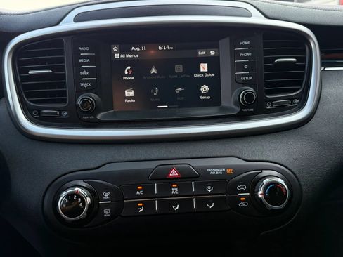 Used 2020 Kia Sorento LX AWD/4WD image 12