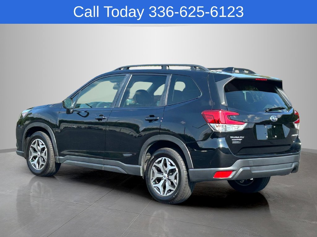 Used 2023 Subaru Forester Premium AWD/4WD image 3